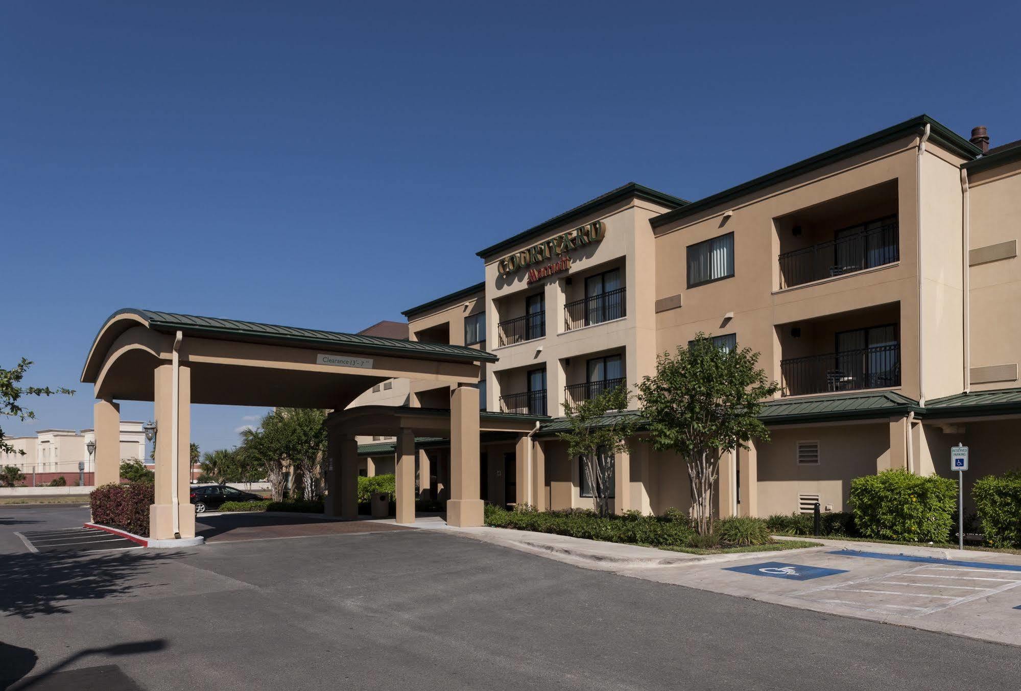 Courtyard By Marriott 2*